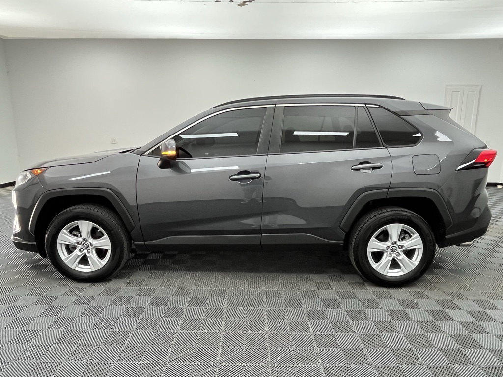 Vehicle image 8 of 33