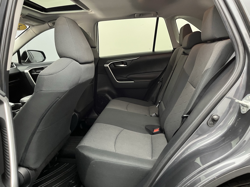 Vehicle image 14 of 33