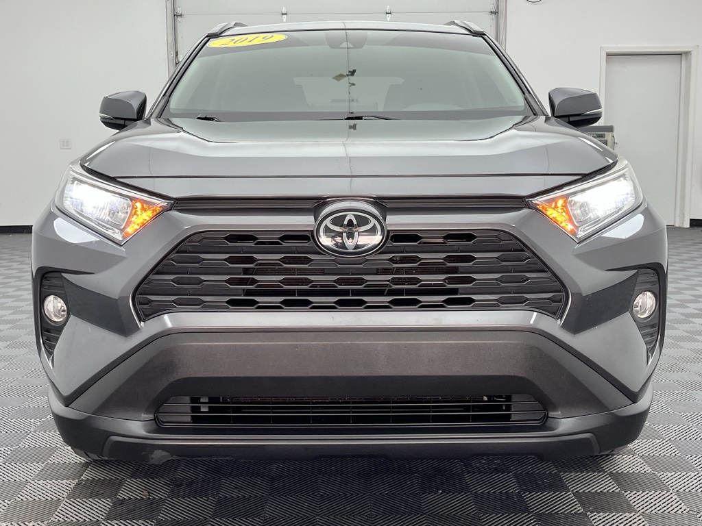 Vehicle image 2 of 33