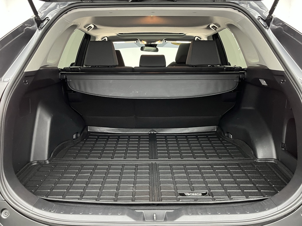 Vehicle image 10 of 33