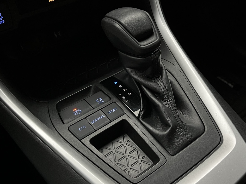 Vehicle image 29 of 33