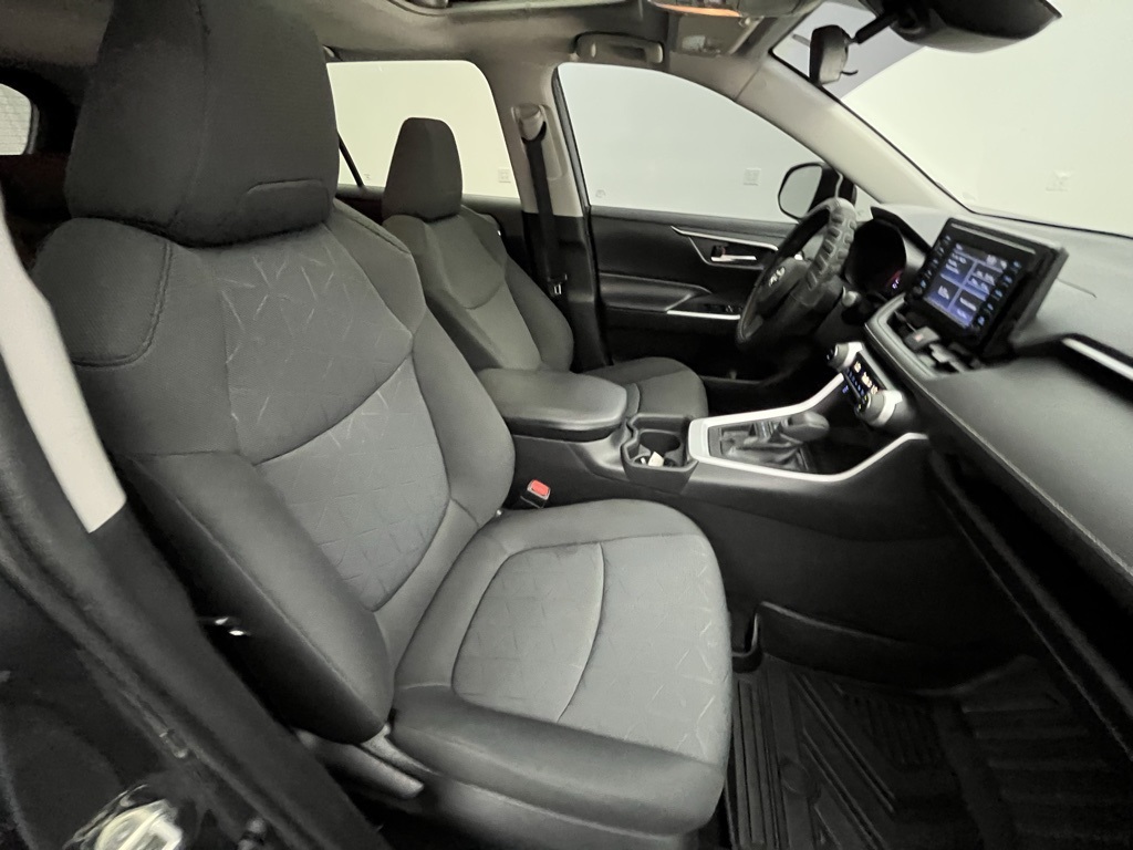 Vehicle image 13 of 33