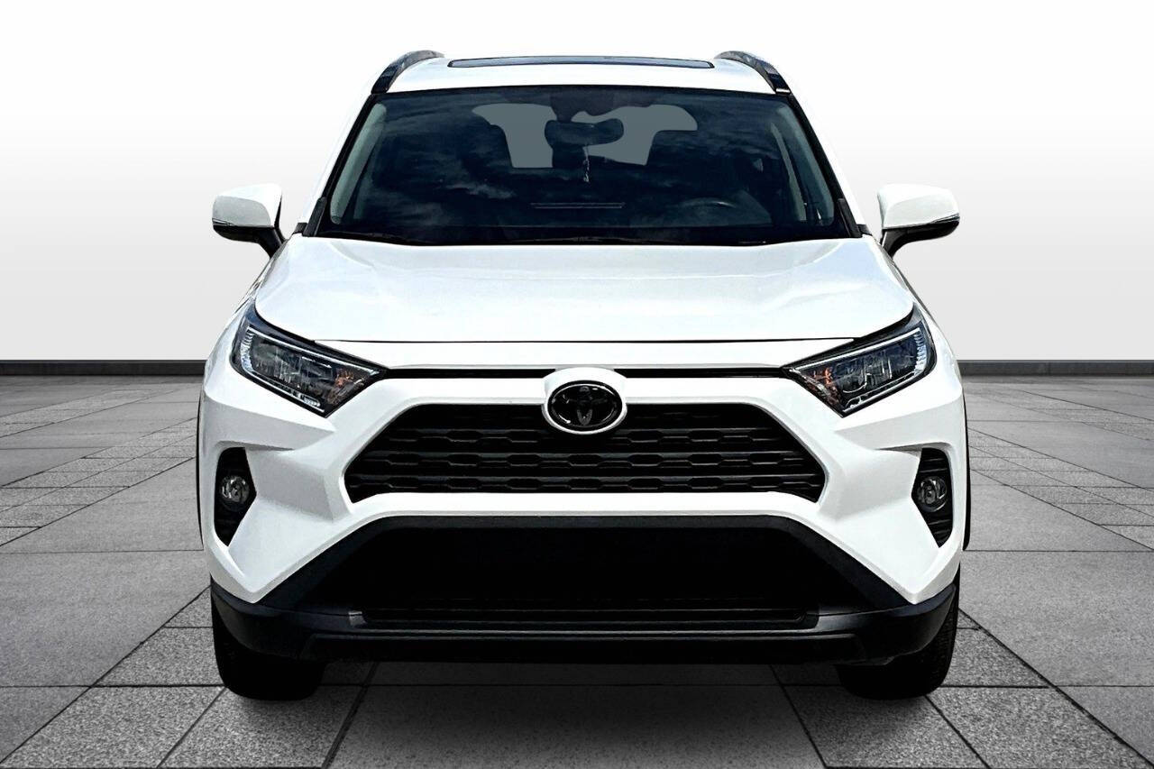 Vehicle image 3 of 34