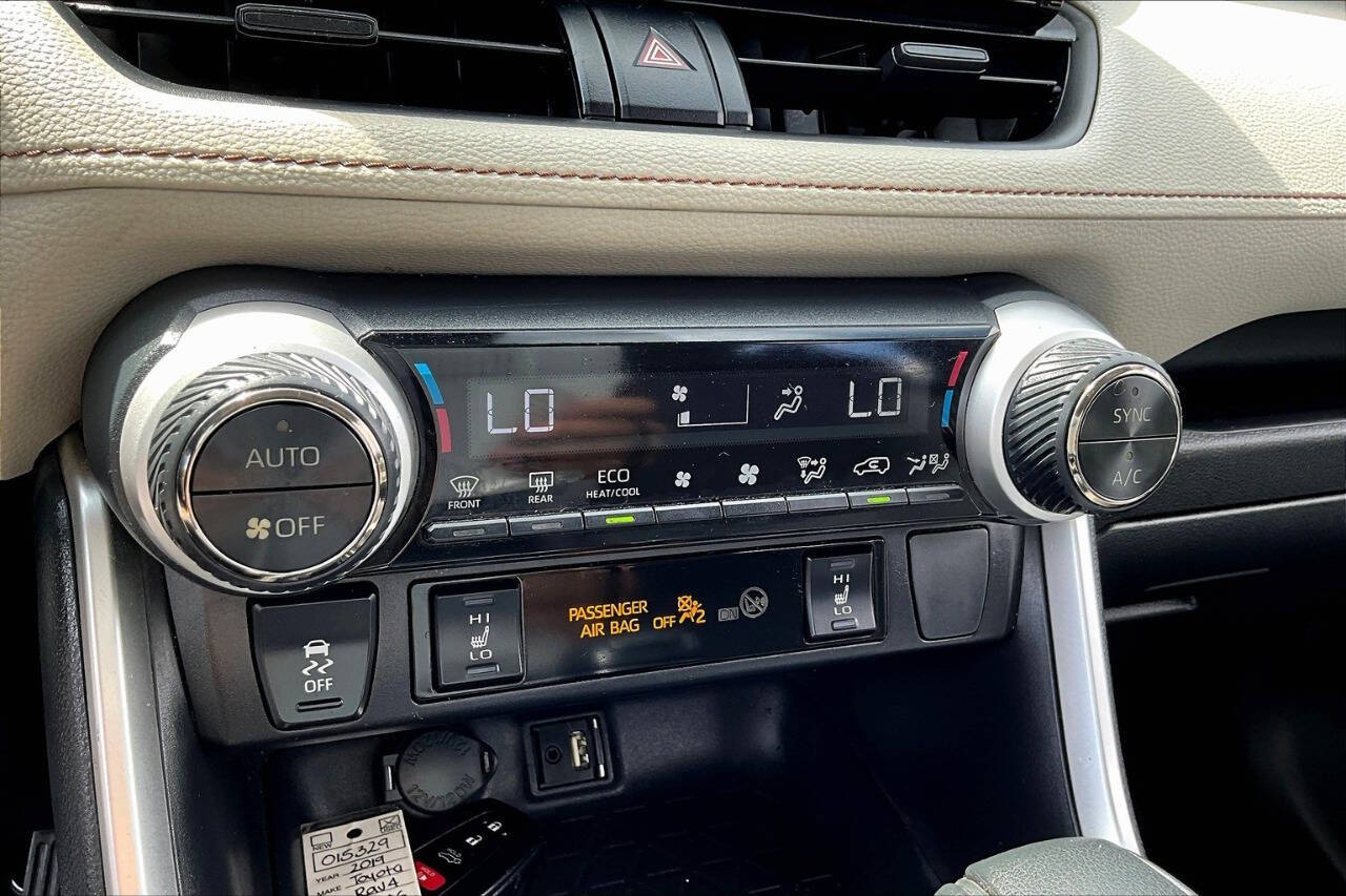 Vehicle image 31 of 34