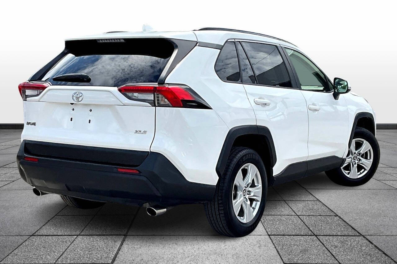 Vehicle image 2 of 34