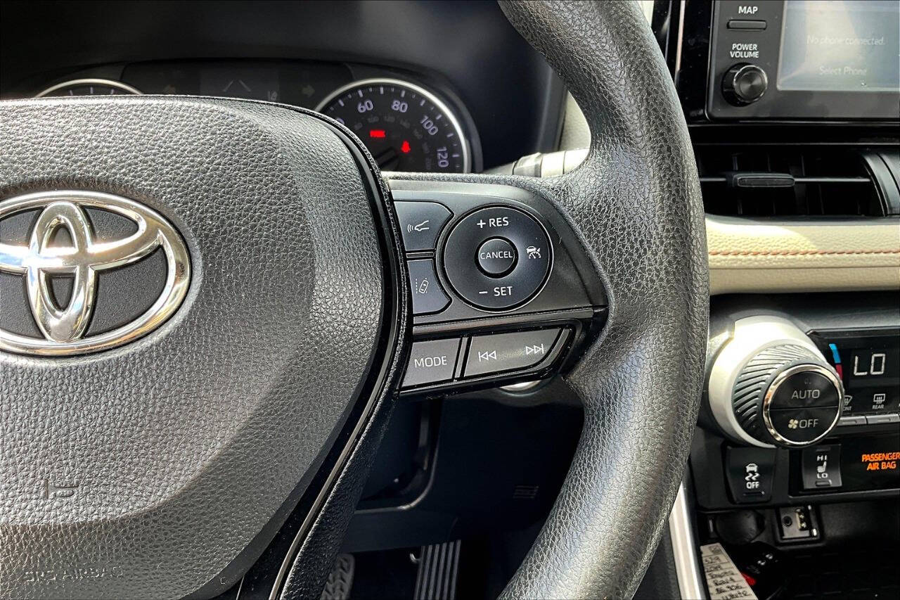 Vehicle image 18 of 34