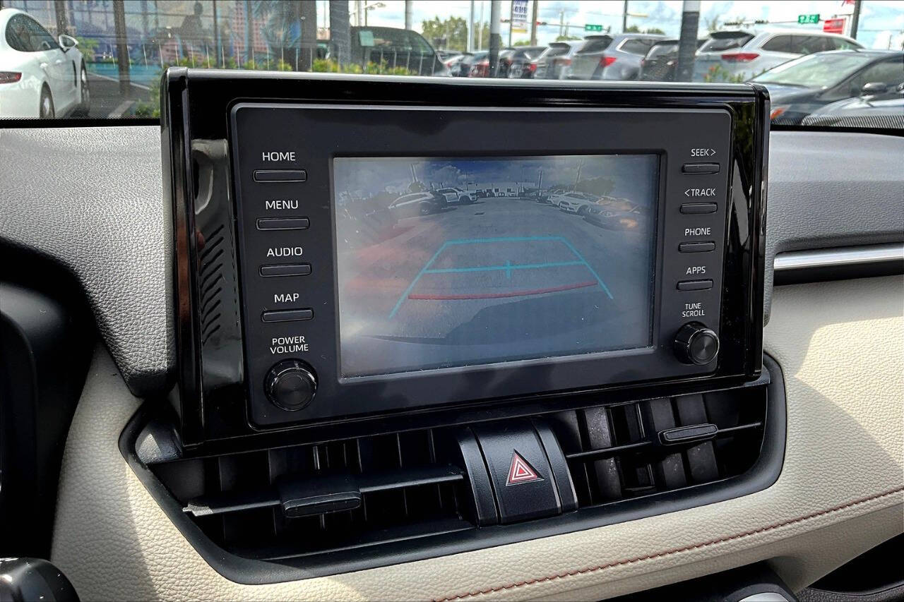 Vehicle image 20 of 34