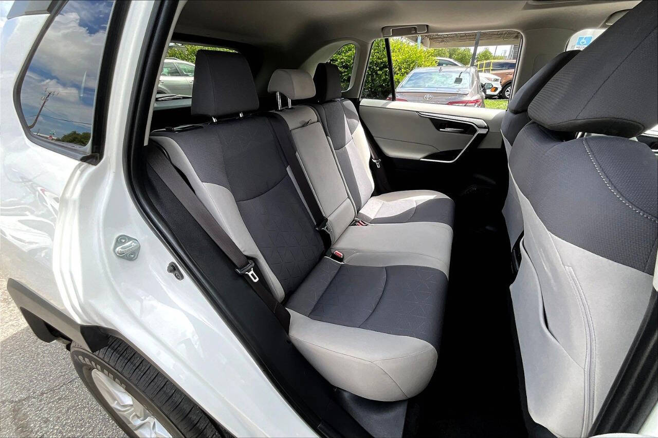 Vehicle image 26 of 34