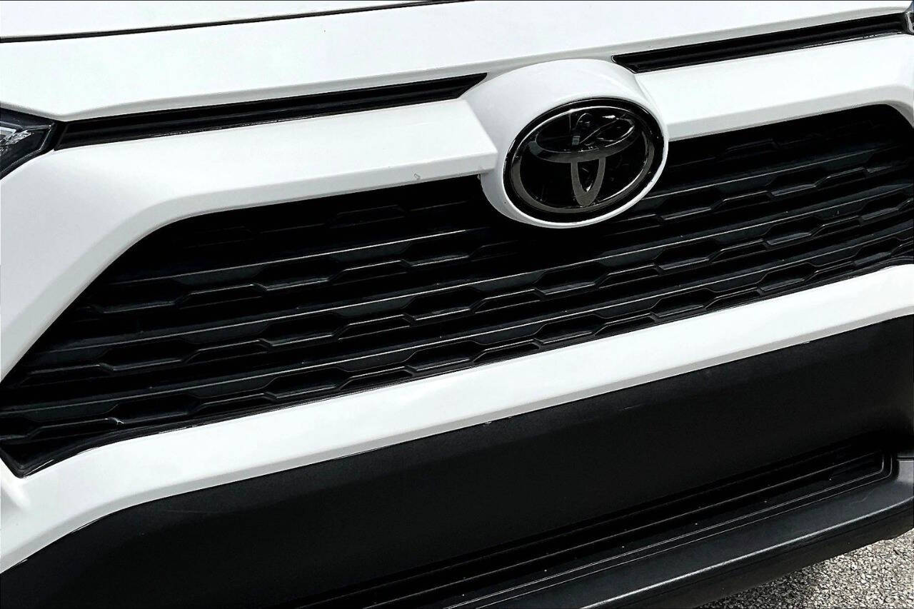 Vehicle image 29 of 34
