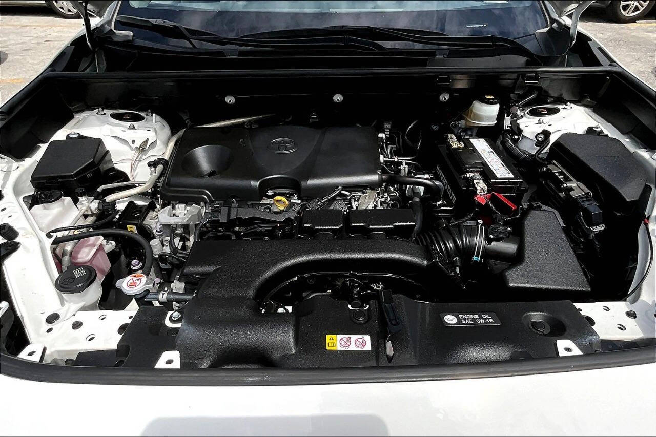 Vehicle image 12 of 34