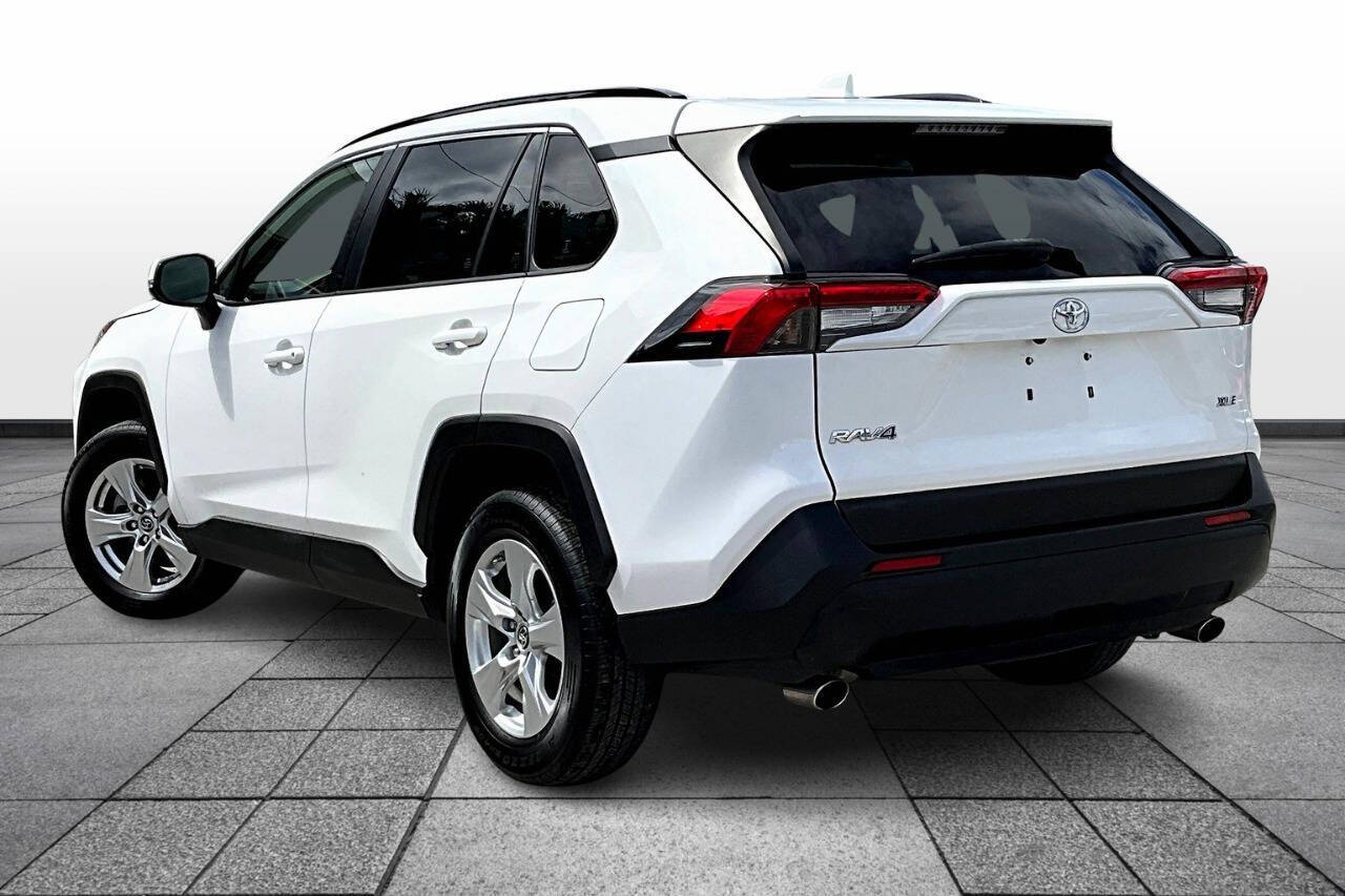 Vehicle image 6 of 34