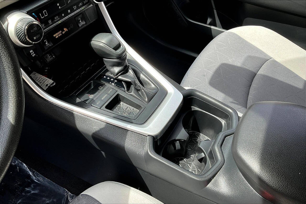 Vehicle image 16 of 34