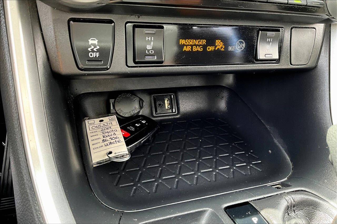 Vehicle image 32 of 34