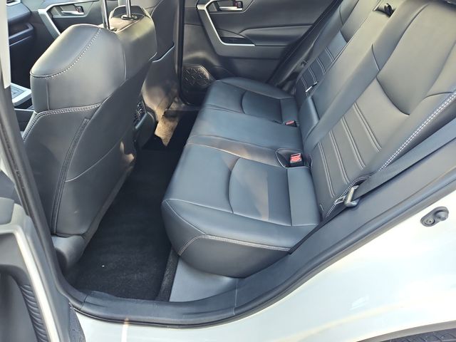 Vehicle image 12 of 30