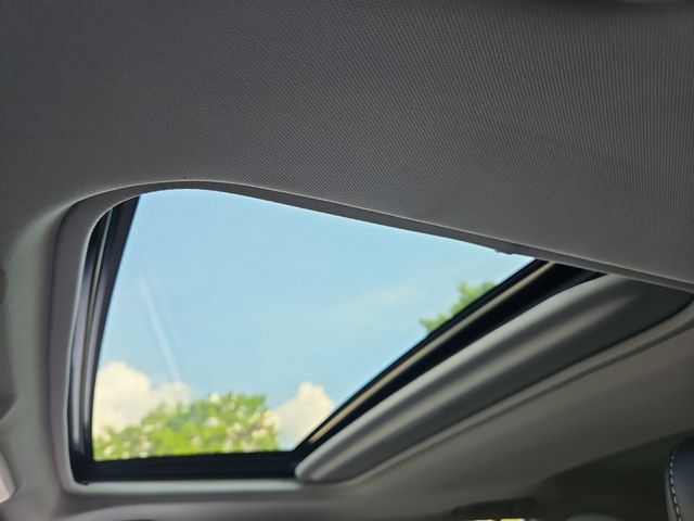 Vehicle image 17 of 30