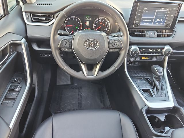Vehicle image 14 of 30