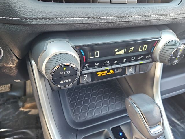 Vehicle image 21 of 30