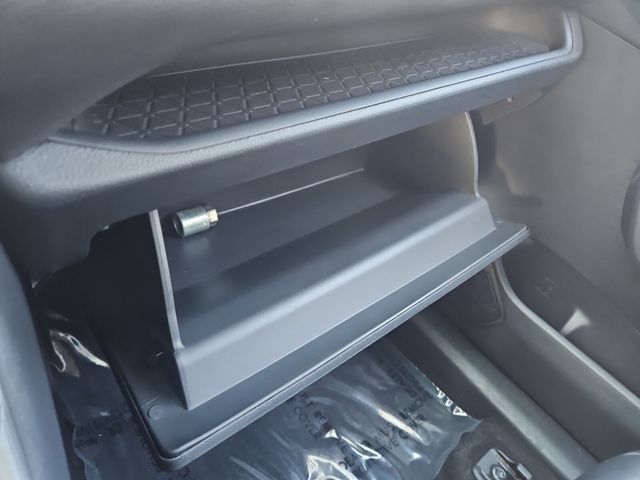 Vehicle image 18 of 30
