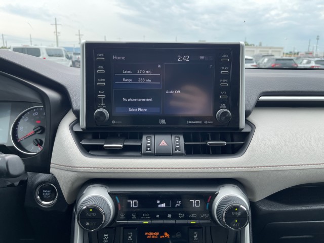 Vehicle image 14 of 21