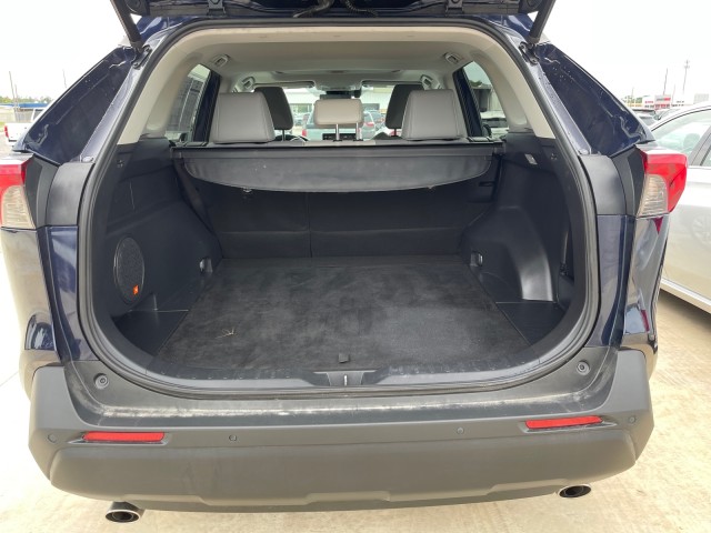 Vehicle image 8 of 21
