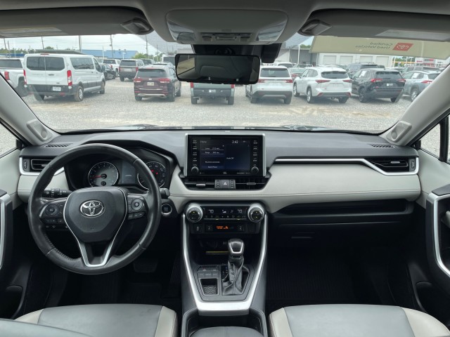 Vehicle image 12 of 21