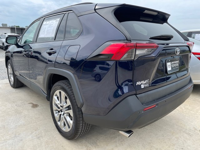 Vehicle image 5 of 21