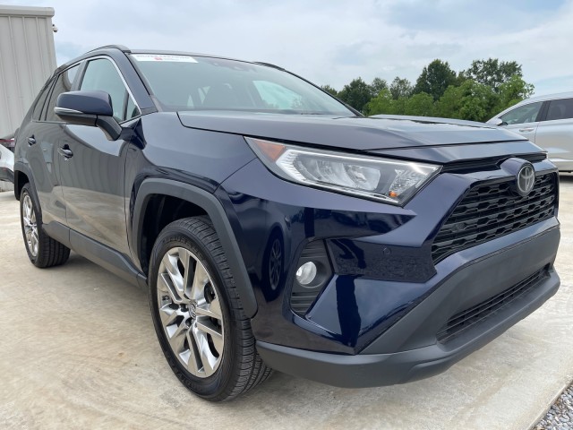 Vehicle image 3 of 21