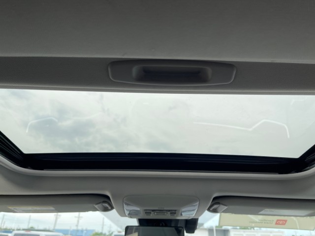 Vehicle image 16 of 21