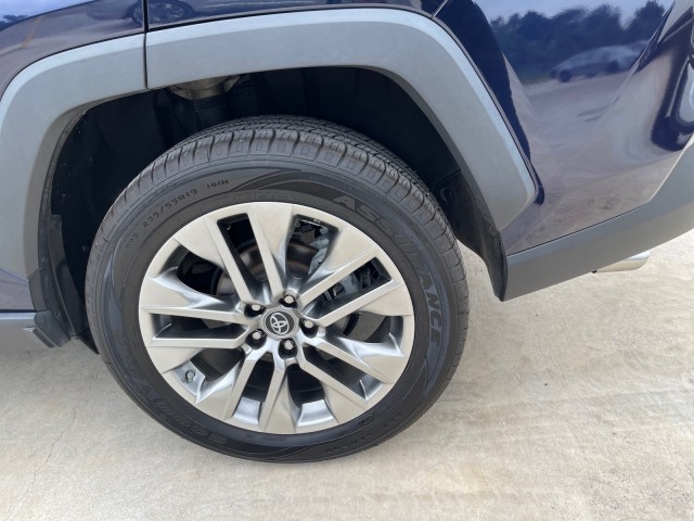 Vehicle image 7 of 21