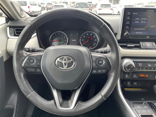 Vehicle image 13 of 21