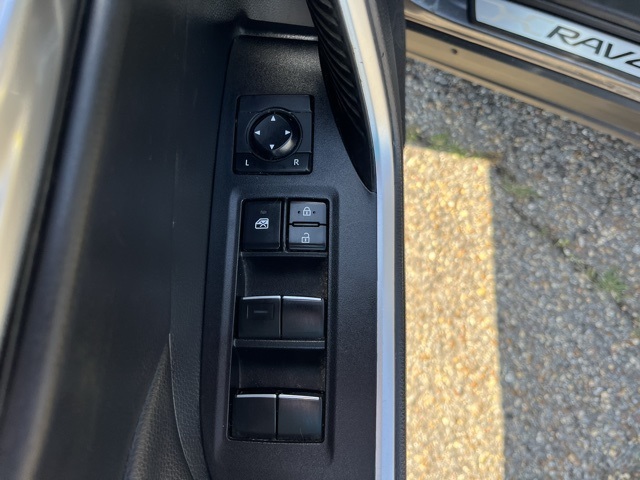 Vehicle image 16 of 35