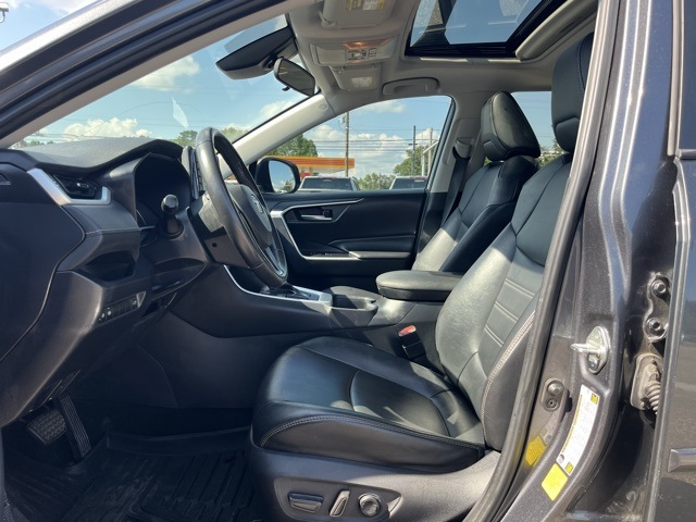 Vehicle image 17 of 35