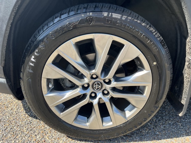 Vehicle image 13 of 35