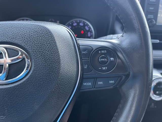 Vehicle image 21 of 35