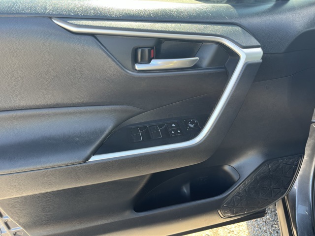 Vehicle image 15 of 35