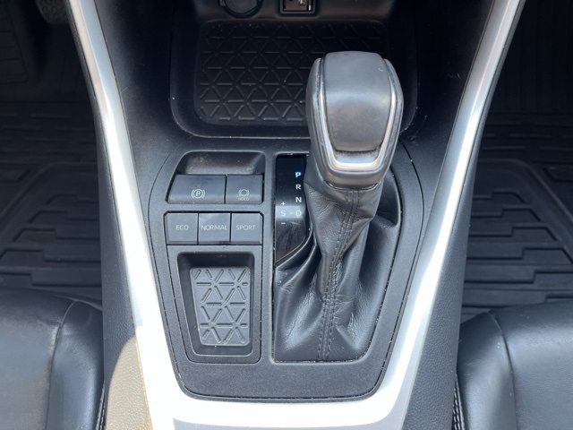 Vehicle image 31 of 35