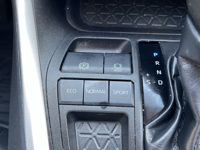 Vehicle image 32 of 35