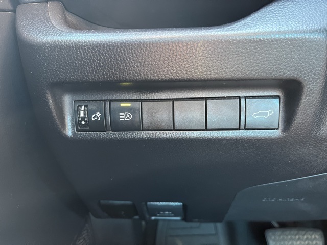 Vehicle image 24 of 35