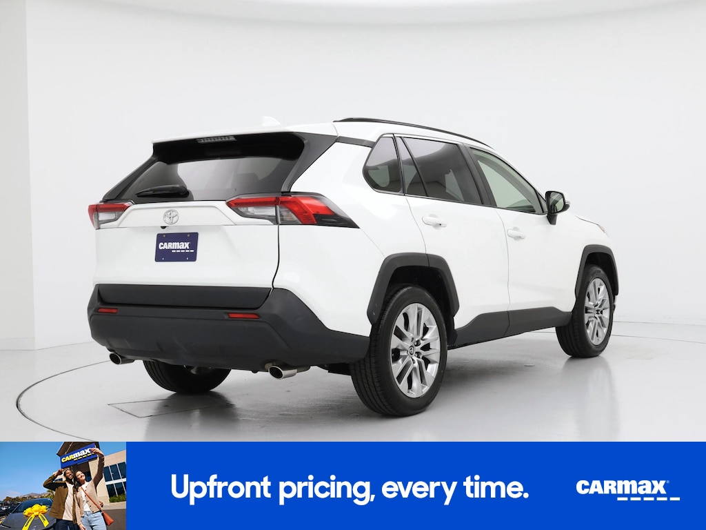 2019 Toyota RAV4 XLE Premium Image 3 of 23