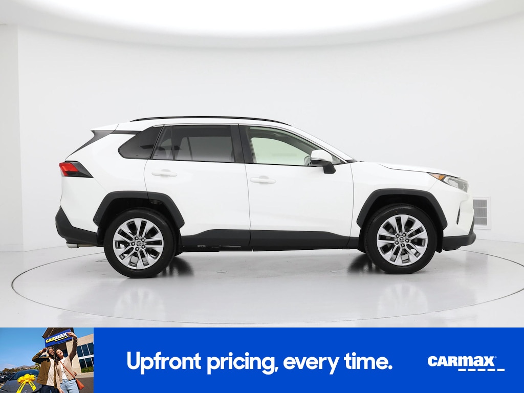 2019 Toyota RAV4 XLE Premium Image 2 of 23