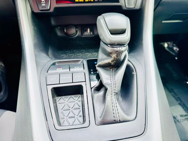 Vehicle image 25 of 31