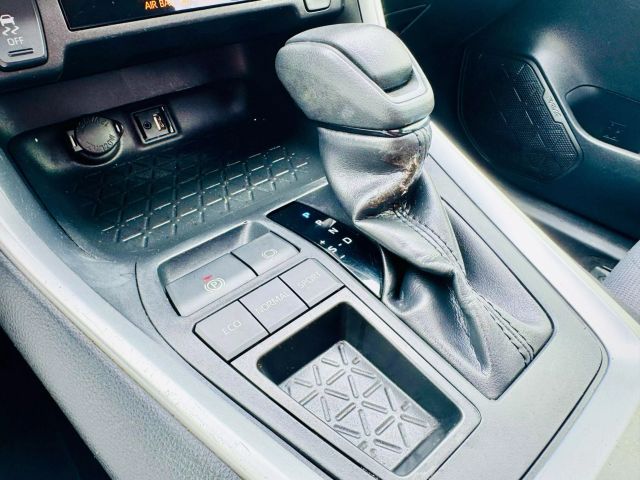 Vehicle image 24 of 31