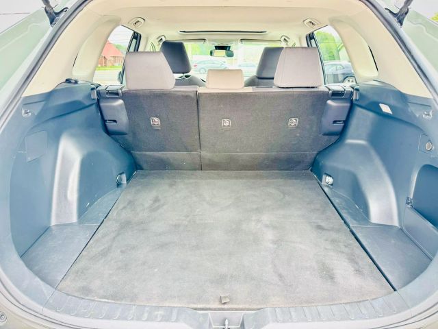 Vehicle image 14 of 31