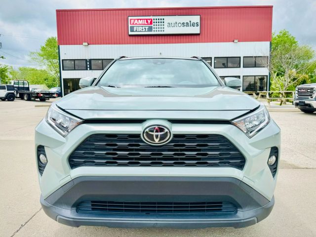 Vehicle image 2 of 31