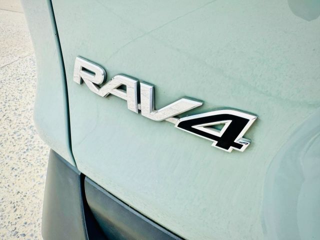 Vehicle image 11 of 31