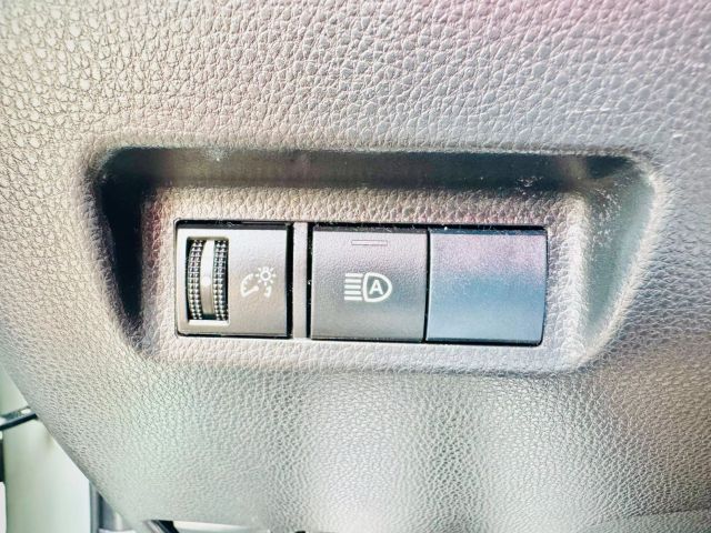 Vehicle image 16 of 31