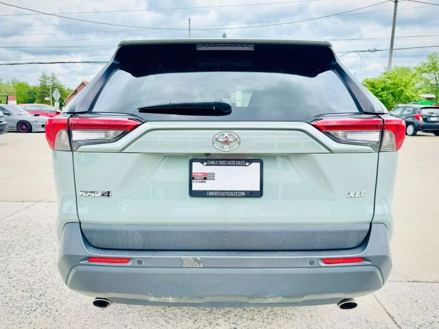 Vehicle image 8 of 31