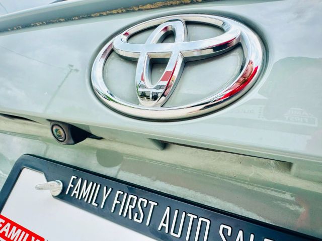 Vehicle image 13 of 31
