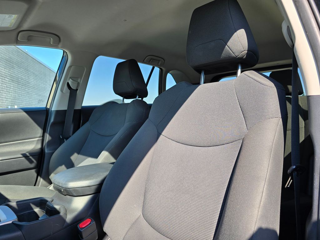 Vehicle image 12 of 31