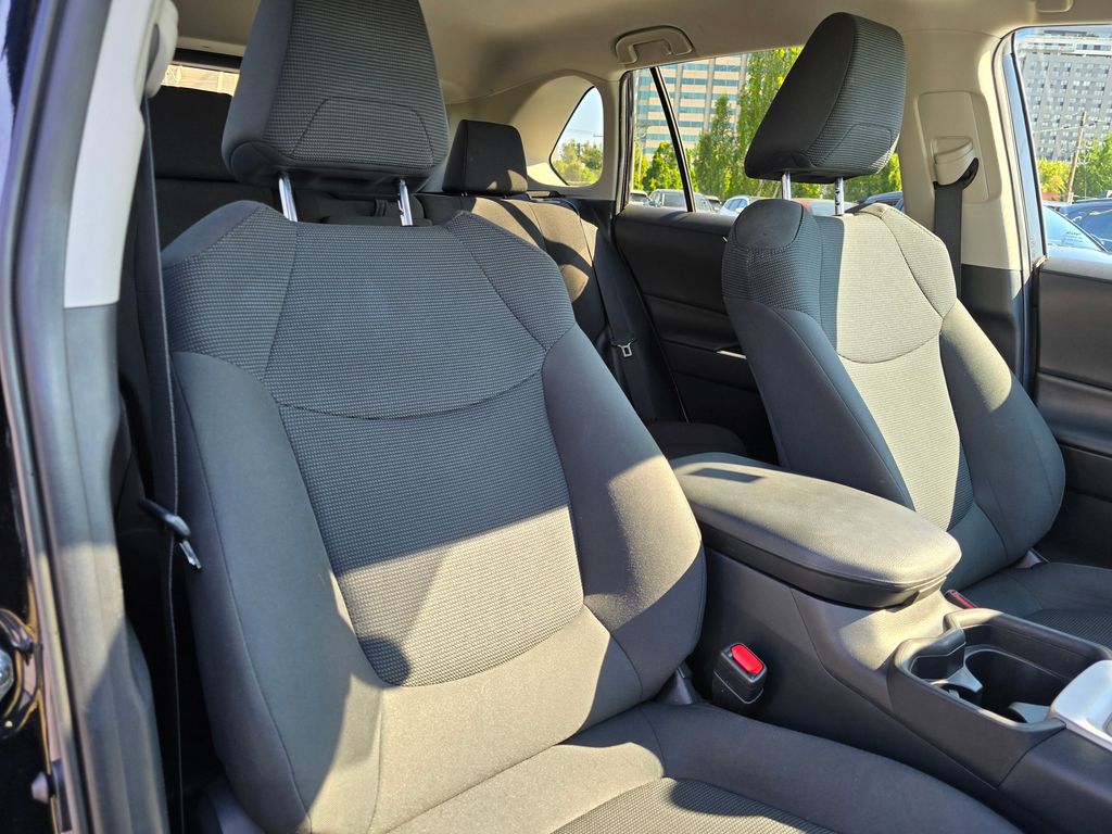 Vehicle image 11 of 31